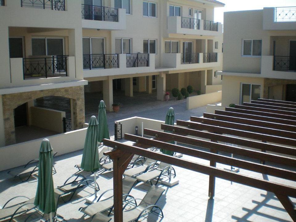 104 Excellent 2 Bed Apartment With Pool View, Ac & Gym! Perivólia Esterno foto